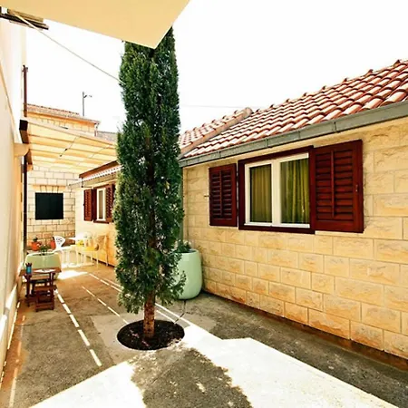 Dom wakacyjny House Ivi *